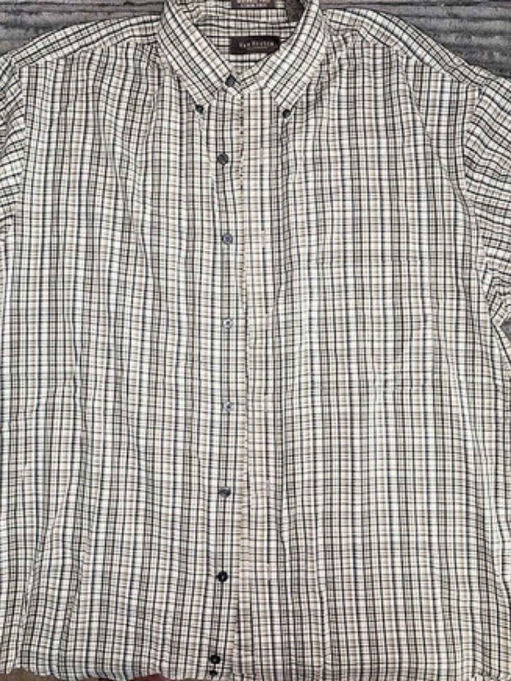 Van Heusen Plaid Short Sleeve Shirt Size Medium